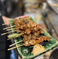 1本1本丁寧に焼く焼鳥は旨味が凝縮され美味◎