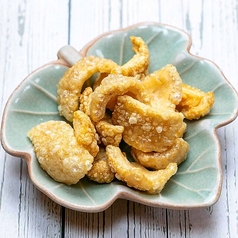 ソムタムとご一緒におすすめ！　豚皮揚げ「ケープ・ムー」