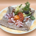 料理メニュー写真 ガレット　生ハム＆トマト＆玉子