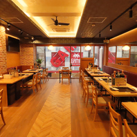 天井高く席は広々