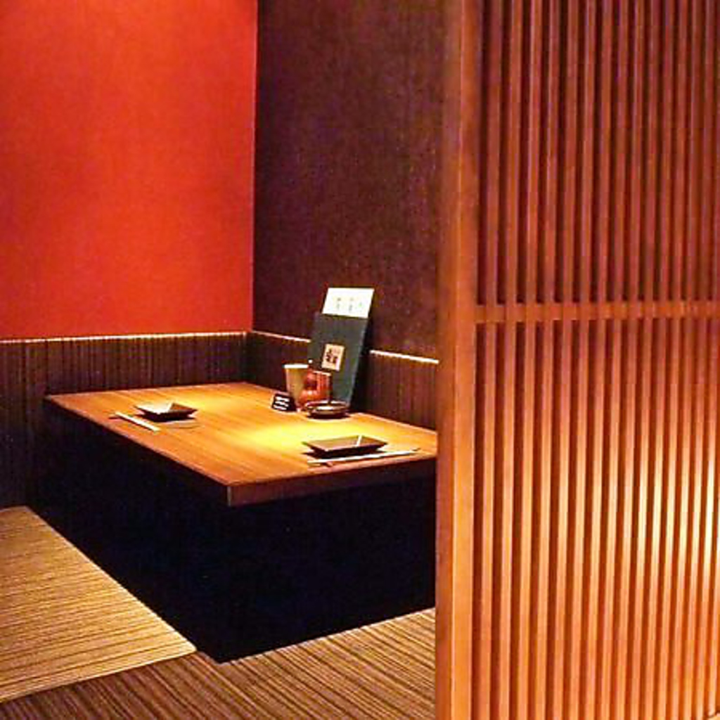 完全個室のお席は2名様からのご利用が可能ですのでご接待やご会食などのシーンもお任せ下さい。