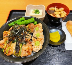 炭火焼き♪ 焼き鳥5本盛り丼　