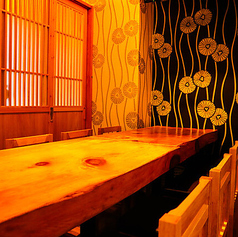 【15名様まで利用できるテーブル席】アットホームな雰囲気が自慢の、大人の隠れ家的な居酒屋です♪