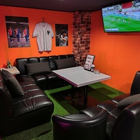 落ち着きをテーマにしたスポーツ観戦フロア