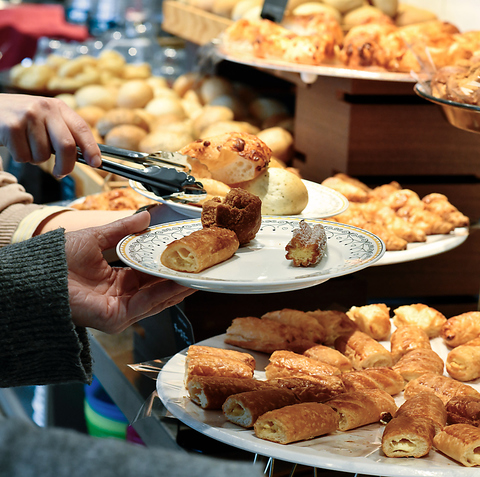 【成城学園駅前直結】お店で焼き上げたパンをビュッフェ形式でお楽しみください！
