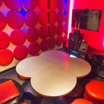 きれいな個室でカラオケ♪女子会にも大人気！ヒトカラでもママ会でもなんでもOK！※画像は系列店です