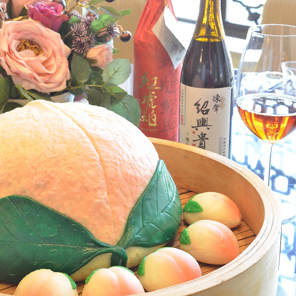 ハレの日には欠かせないお祝いの一品【特大桃饅頭】事前のご予約で承ります。※有料/要事前相談