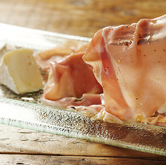 プロシュートとカマンベールチーズの盛り合わせ