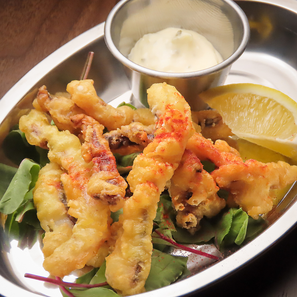 リーズナブルな価格設定なので、様々な料理を楽しむのも◎仲間とシェアで会話も弾むこと間違いなし！