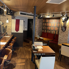 予約時にコメント欄より【本館】または【個室の別館】を選択ください座席重視の【別館】と小さいお店だからできる味重視の小料理屋感覚の【本館】があります。【個室の別館】は最大80名。【本館】は16～30名でカラオケ付きの店舗貸切が可能です