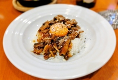 トリュフ醤油キノコごはん　卵黄のせ