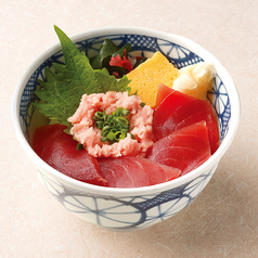 まぐろ二色丼