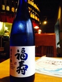 その季節に合った美味しい日本酒や焼酎はなんと100種類以上!!新鮮なお魚や自慢の料理に合う厳選された日本酒や焼酎をご用意しております！