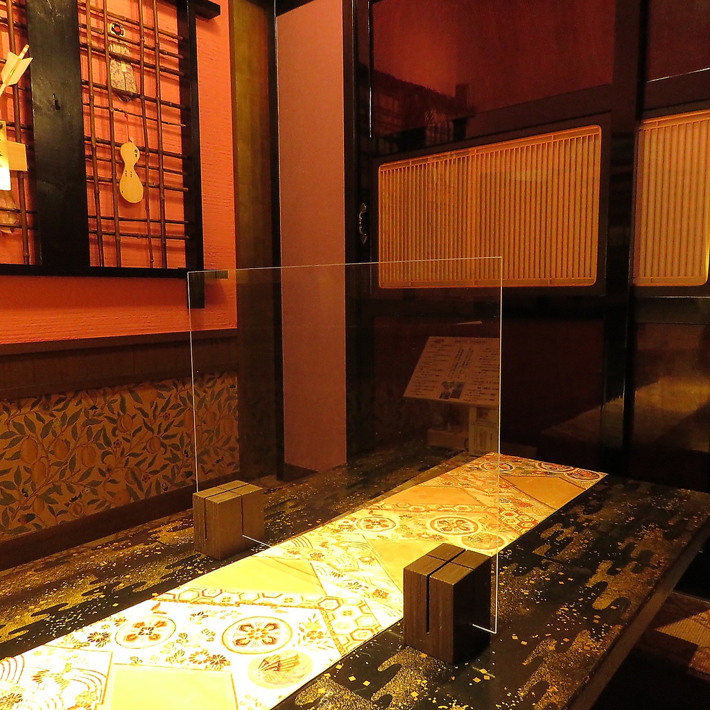 店内奥にある最大6名様用の掘り炬燵個室は大切な接待やお食事会、記念日のご利用にお勧め。