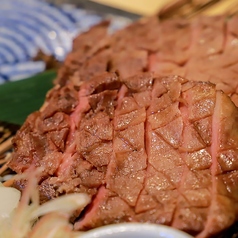 厚切り牛タンの藁焼き