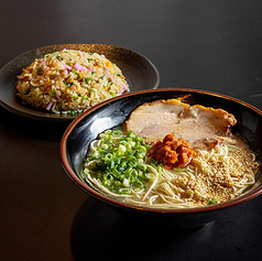 屋台時代からより進化した、博多名物王道　博多ラーメンの写真