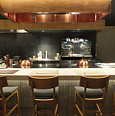 【1名様～OK！デートや女子会などにも◎】観光はもちろん、会社帰りやデートなど、様々なシーンでご利用いただけます。日本酒だけでなく、もちろん普通のビールやサワー、ソフトドリンクもあります！落ち着いた雰囲気の店内も一緒にお楽しみください。