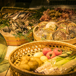 素材の味を大切にする炉端焼き♪新鮮な海鮮や、豪快な串焼きはもちろんのこと野菜にも拘っています♪