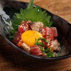 卵黄絡めて!鮮魚のユッケ