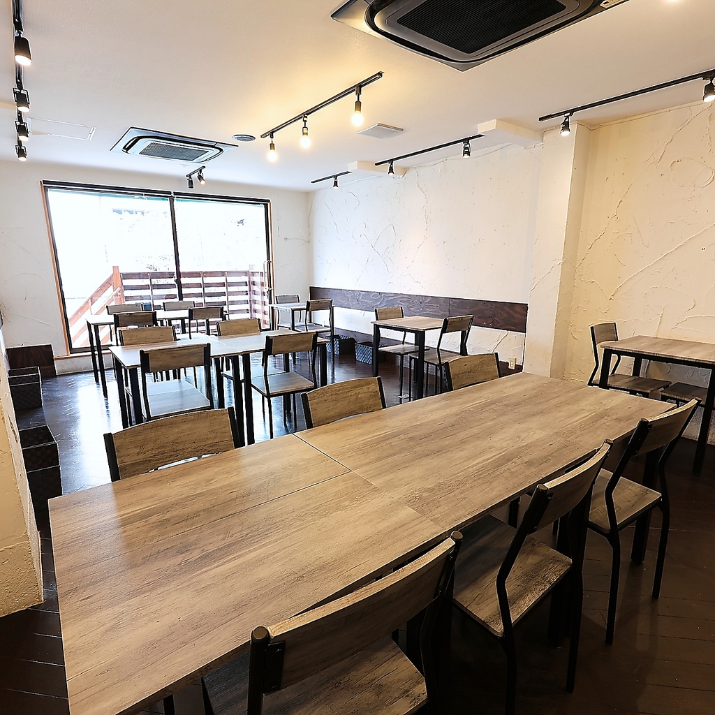 最大24名様まで収容可能！宴会から少人数の飲み会でご利用いただけます。２次会、０次会も歓迎