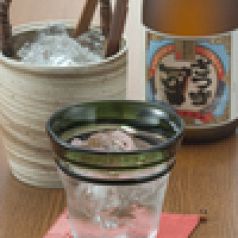 串カツに合わせたドリンクも種類豊富に◎