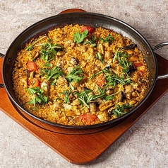 富岳白鶏とマッシュルームのパエリア（Mサイズ）