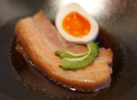 18時間煮込んだラフテーと煮卵
