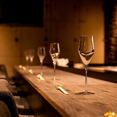 「鉄板焼 katakago」もちろん、カウンター席もおすすめです。実は一番人気の高いお席でもあります。シェフの華麗な手さばきを目の前でお楽しみください。まずはスパークリングワインで乾杯！たまには自分自身にご褒美を・・・◇川崎/川崎駅/鉄板焼き/肉/記念日/誕生日/ディナー/デート◇
