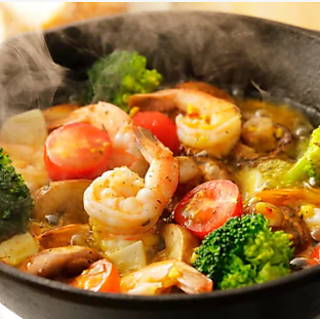 【海鮮アヒージョ】新鮮魚介を使用。素材の旨味を引き出した当店が誇るおすすめメニューの1つです♪