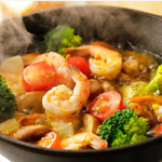 【海鮮アヒージョ】新鮮魚介を使用。素材の旨味を引き出した当店が誇るおすすめメニューの1つです♪