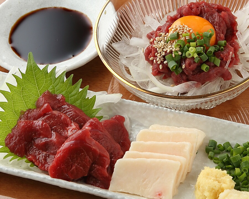 低カロリー＆低脂肪が嬉しい熊本産の馬刺し。トロける味わいを是非どうぞ！