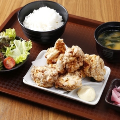 人気の唐揚げ定食