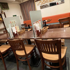 2名様用のテーブル席