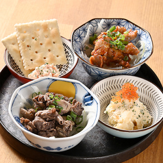 お酒と合う絶品小料理が選び放題”のれんの肴4種盛り”