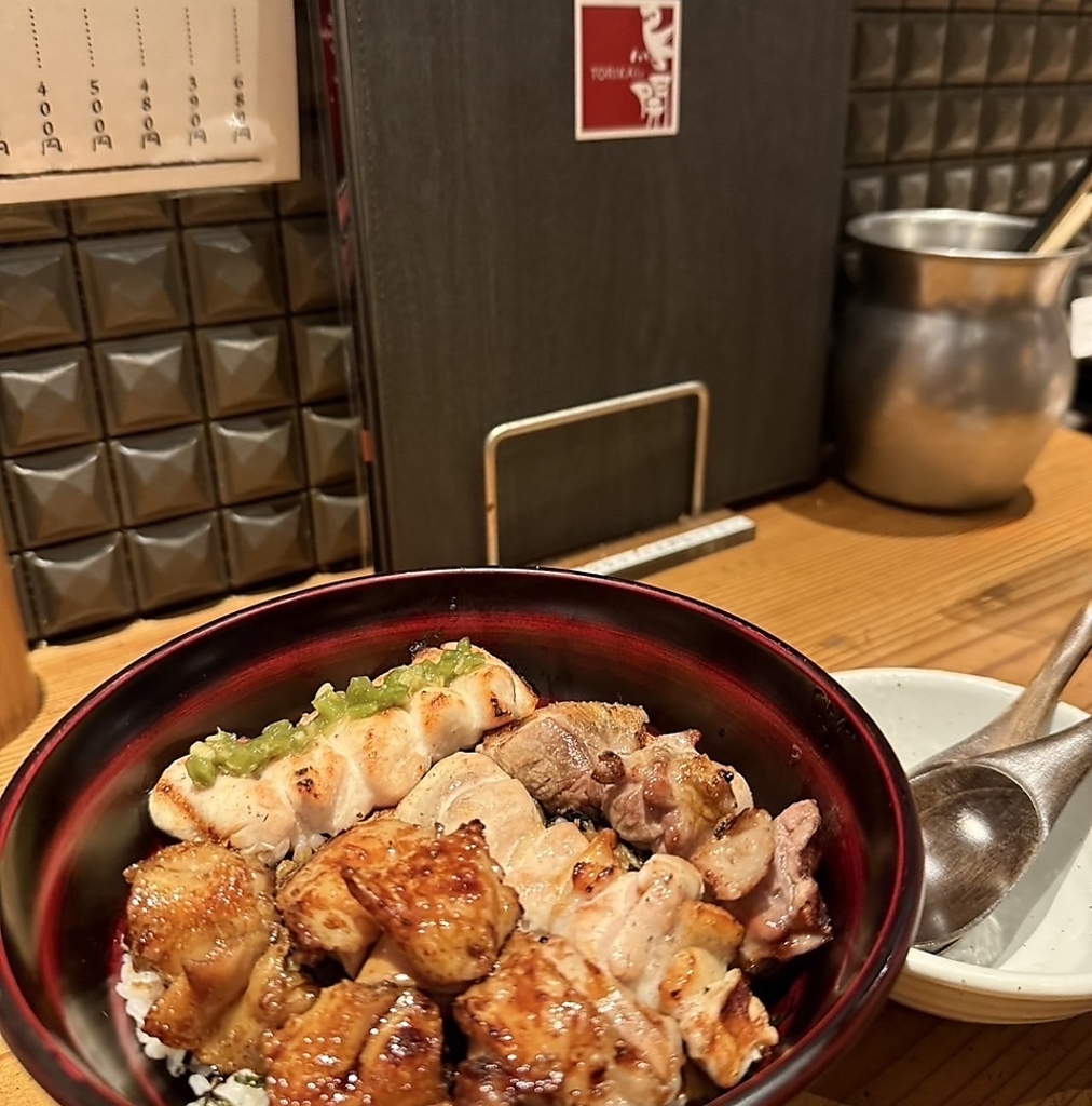 鳥開 名駅西口店名物【焼鳥丼】炭火の香りがご飯を最高に美味しくさせます！