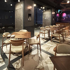 ベンチ席　 ※お席のご指定は受付ておりません。あらかじめご了承のほど、何卒お願いいたします。