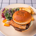 料理メニュー写真 ベーコンバーガー
