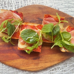 パルマ(生ハム、モッツァレラ、ルッコラ)