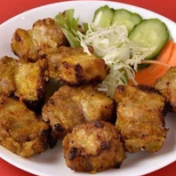 タンドール窯で仕上げる香ばしいナンとチキンの魅力