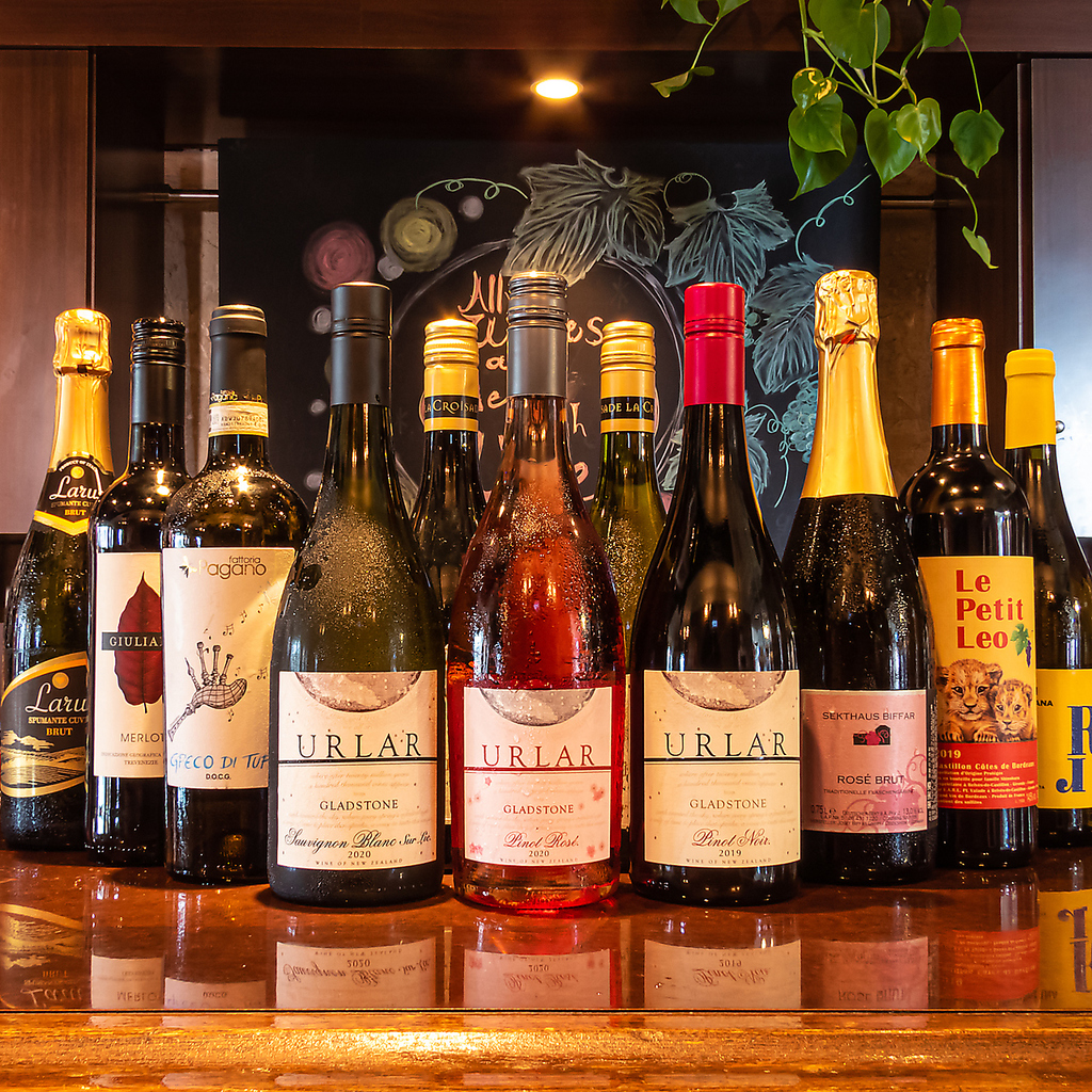各国のワイン計50種以上取り揃えております！ビールもOKな50種類以上揃えた単品飲み放題もあります★