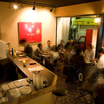 ヨーロッパの路地裏を思わせる天満の店舗で、特別なワインの数々をご堪能しにお越しください。