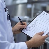 地産地消を通じて地域経済の活性化に取り組み、安心、安全なお食事の提供に心がけております。