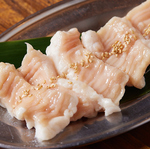 自社牧場から届く新鮮な国産ホルモンを、時間をかけてじっくりと下処理