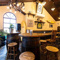 店内にはテーブル席やカウンターを完備!貸切利用も◎