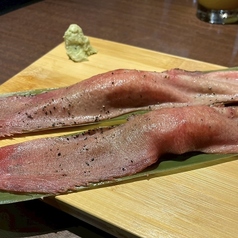 大判牛タンの肉寿司