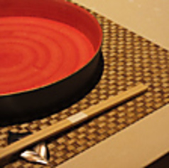 京都河原町駅・四条駅・烏丸駅からスグで通いやすい◎こだわりたっぷりのお料理とお酒を気軽に楽しめる、毎日通いたくなるお店です。女性はもちろん、サラリーマンの方やファミリーのお客様にも通いやすい雰囲気なので、女子会などにもピッタリ。