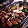 事前準備や面倒な後片付けが一切不要で楽しめる快適なBBQ設備を完備しております。必要な器具や設備がすべて揃っているため手ぶらで気軽にご来店いただけます。面倒な設営や片付けの手間を気にせず親しいお仲間とワイワイ盛り上がりながら心地よい空間で充実した特別な時間を心ゆくまでご堪能ください。