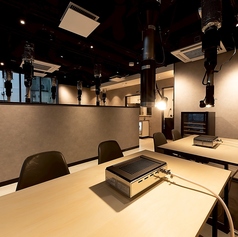 【テーブル席】4名様席を2つご用意しております。同僚との飲み会や女子会、ご友人とのお食事会などにご利用いただけるお席です。