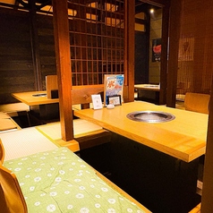 2~4名様向けのオープンな掘りごたつ席です。