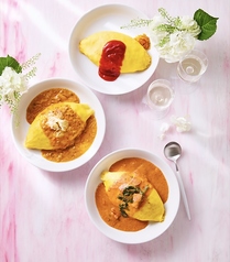 ベーコンとほうれん草のトマトクリームオムライス